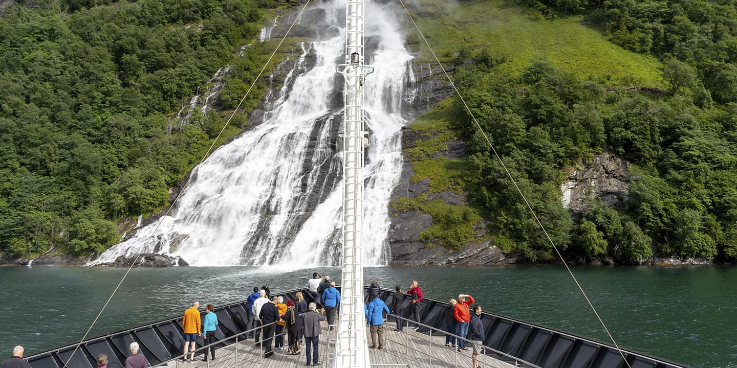 Group of travellers on Scenic Excursion