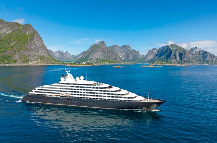 Scenic Eclipse in Reine Lofoten