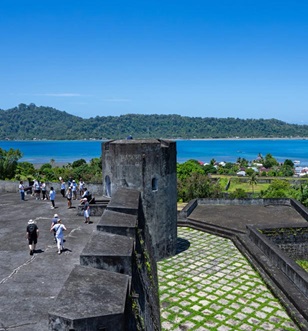 BANDA NEIRA