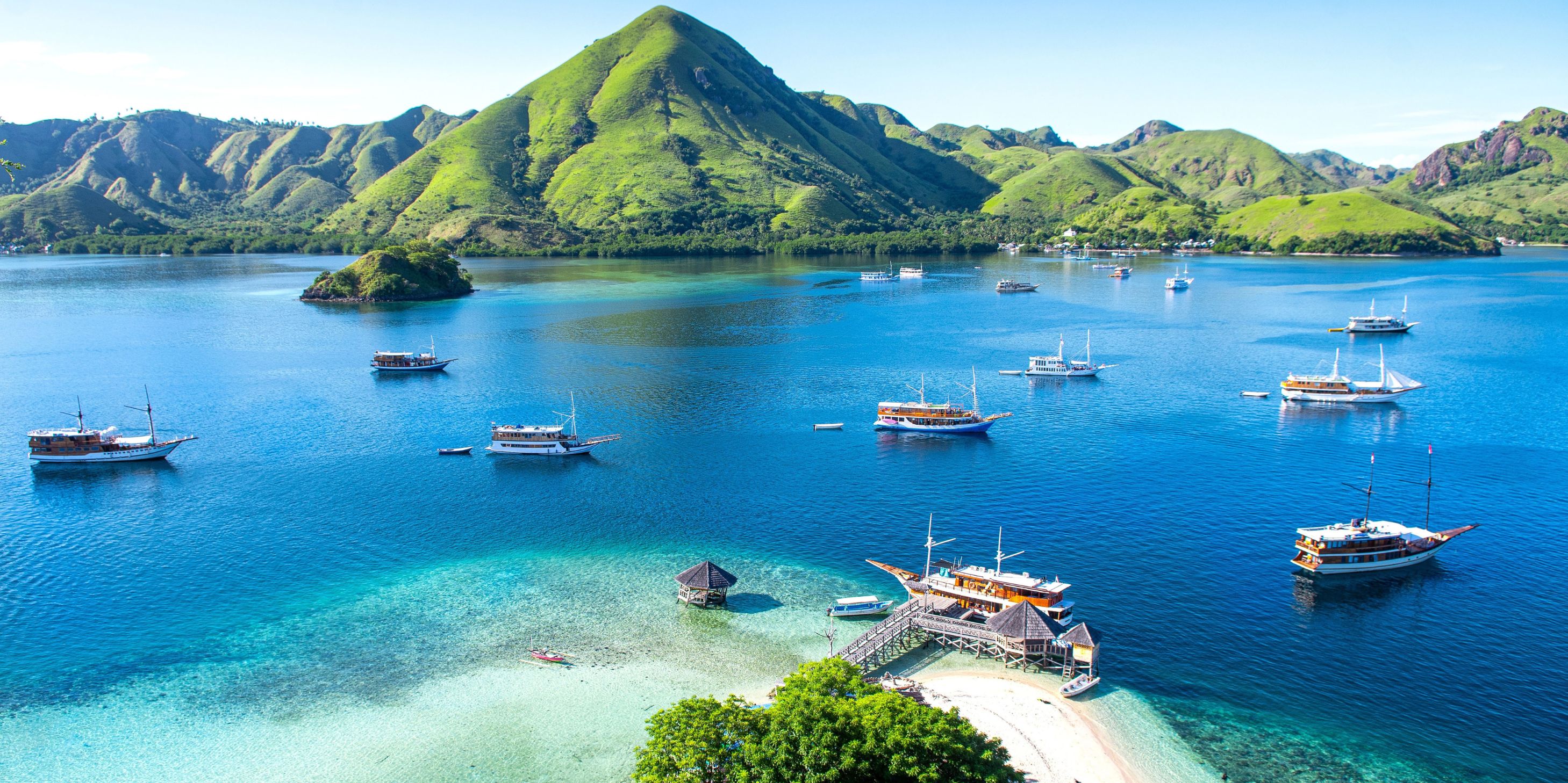 image of boats in a warm climate